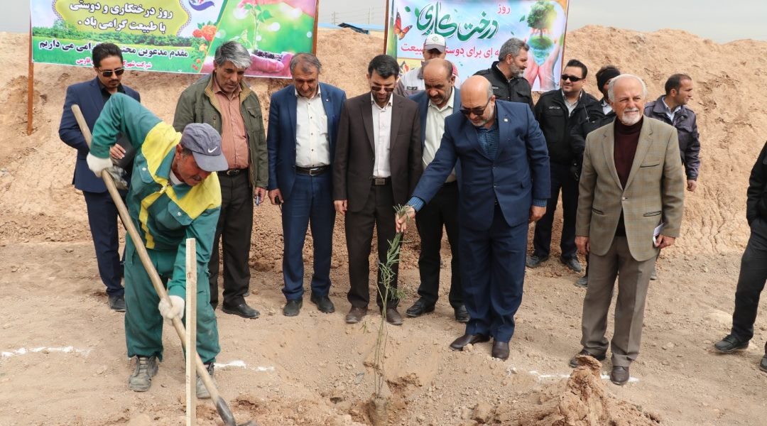گرامیداشت روز درختکاری در شهرک صنعتی بزرگ شیراز با حضور مدیرعامل شرکت شهرک های فارس