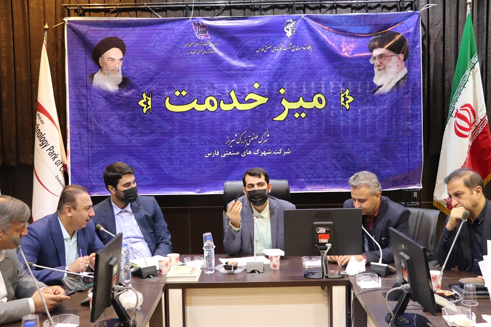 میز خدمت با حضور نماینده مجلس و مدیرکل اداره کار ، رفاه و تعاون در شهرک صنعتی