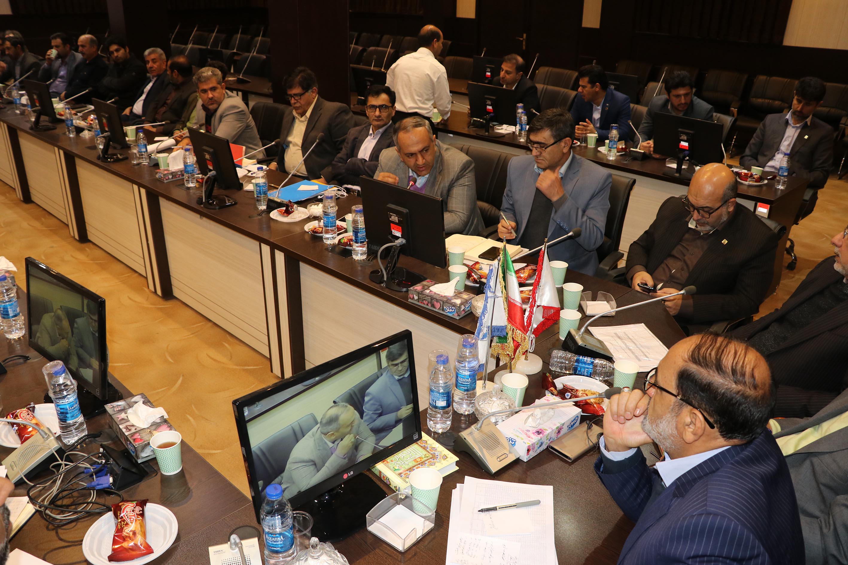 نشست رفع موانع تولید صنعتگران شهرک صنعتی بزرگ شیراز