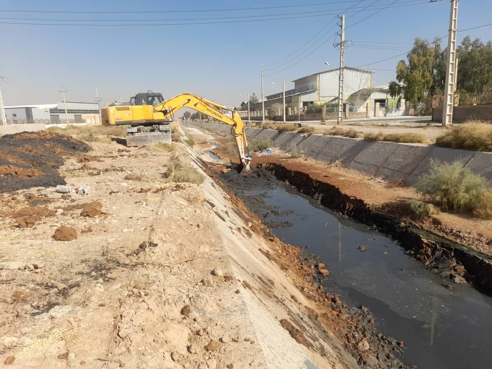 لایروبی کانال هدایت آب‌های سطحی شهرک صنعتی بزرگ شیراز