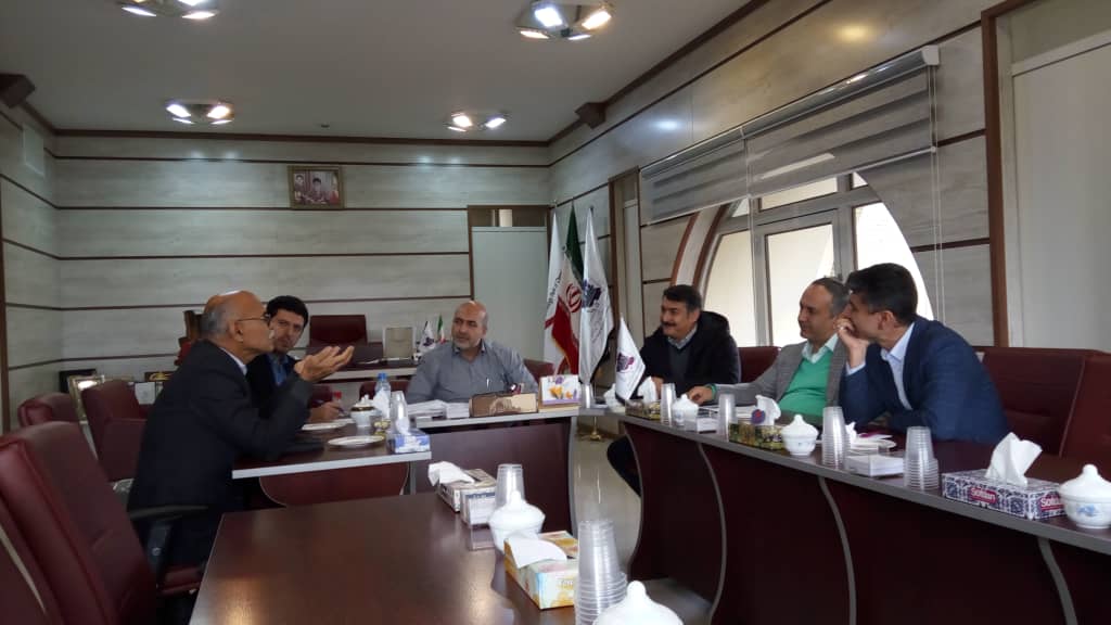 جلسه تصمیم گیری در مورد وضعیت درمانگاه شهرک صنعتی بزرگ شیراز
