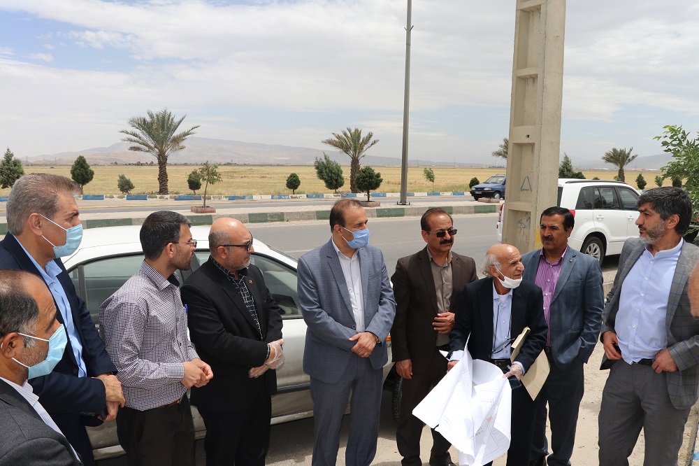 بازدید از زمین های تعاونی بازنستگان ارتش در جاده دسترس با حضور معاون توسعه مدیریت و منابع استانداری فارس