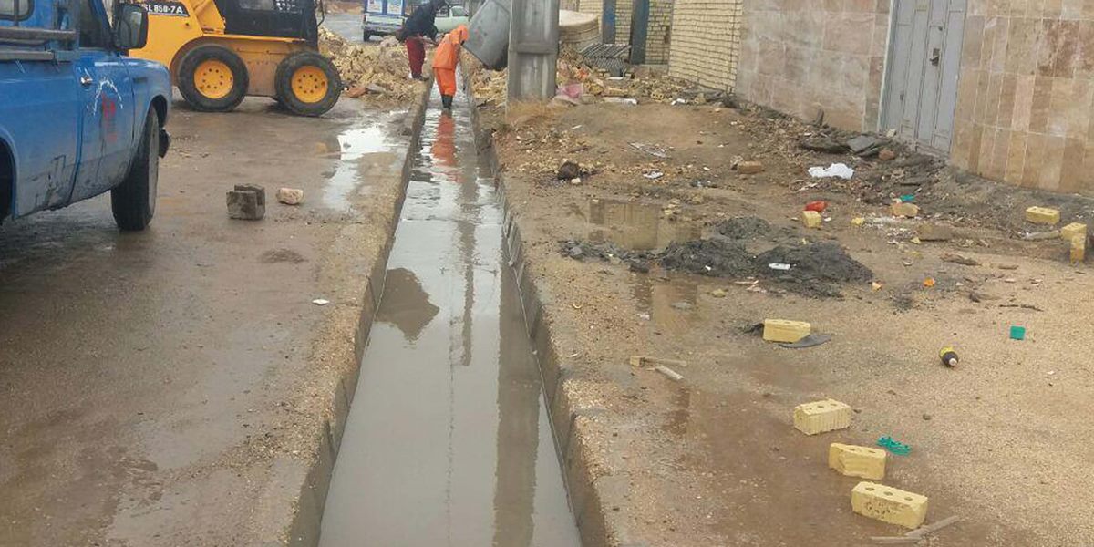 آب گرفتگی و لایروبی کردن جداول در شهرک صنعتی بزرگ شیراز
